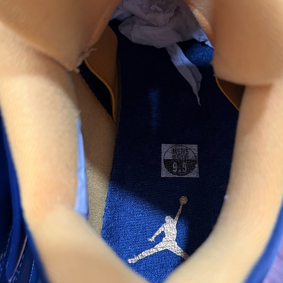 Navy , yellow and white . Jordan 4 Retro Dunk from Above. Fairly New size 9 1/2 - Picture 4 of 5